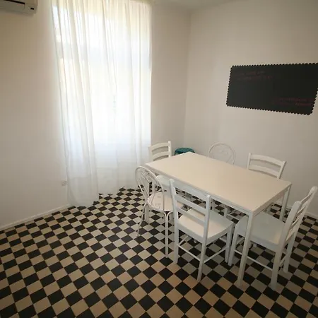 Apartment Old Style Split